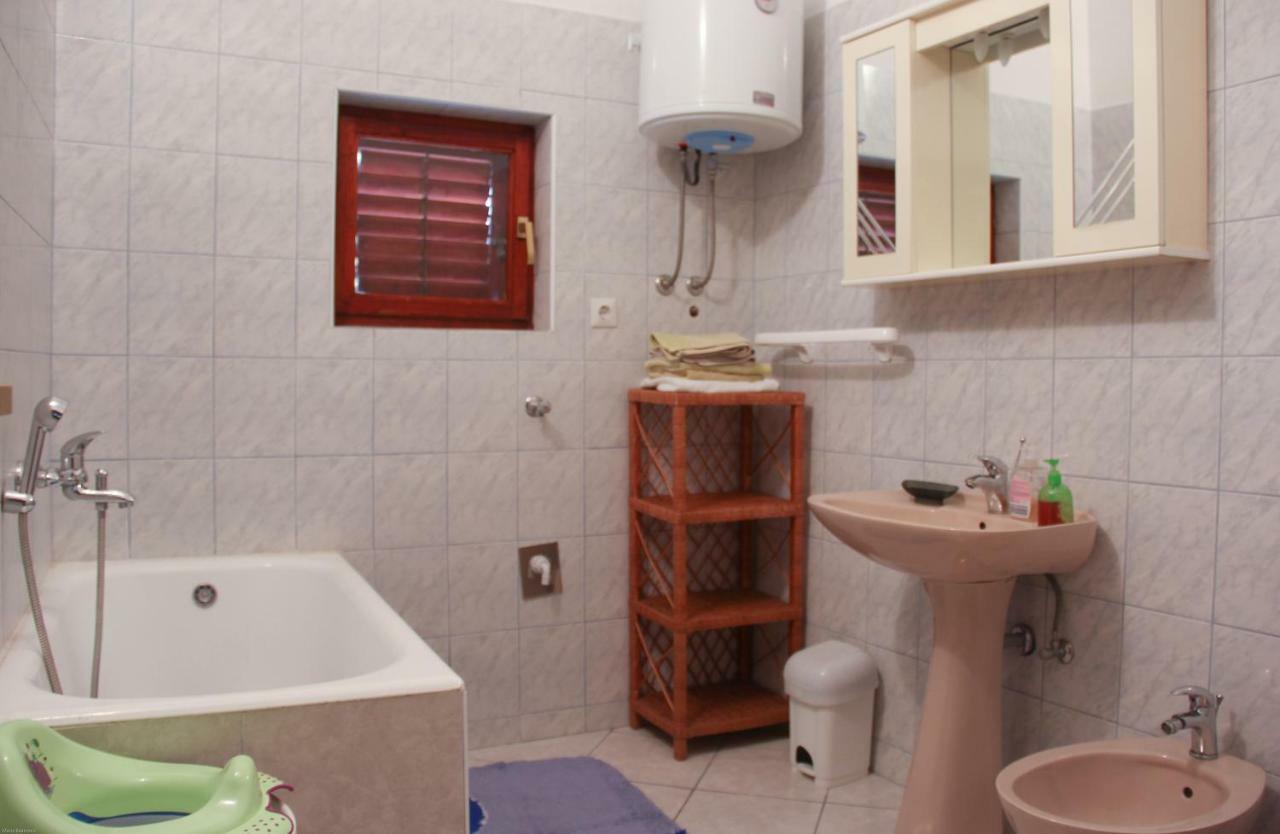 Apartmani Nada Seget Vranjica Exterior photo