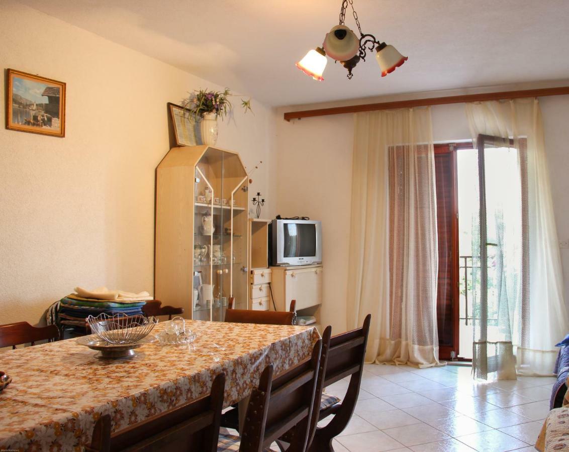 Apartmani Nada Seget Vranjica Exterior photo