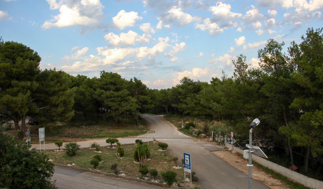 Apartmani Nada Seget Vranjica Exterior photo