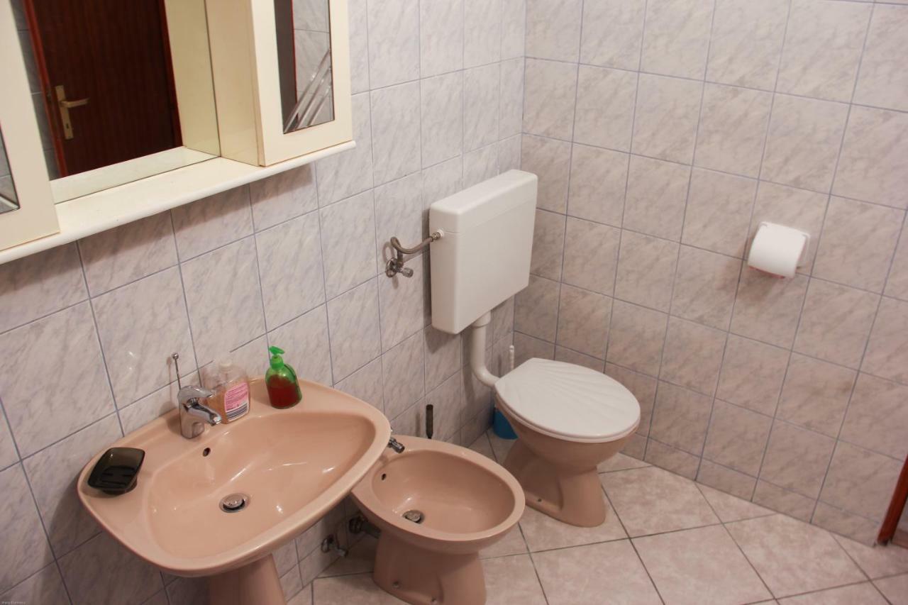 Apartmani Nada Seget Vranjica Exterior photo